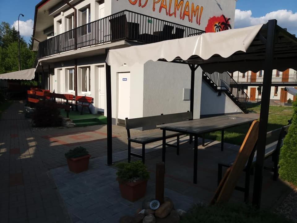 I ,,pod Palmami